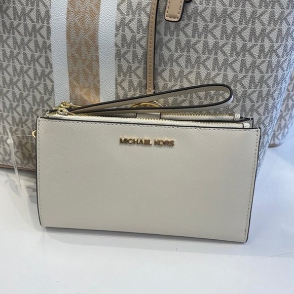 Michael Kors Jet Set Travel Large Double Zip Wristlet Wallet Light Cream Leather - Picture 2 of 16